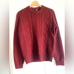 Uniqlo Men's Maroon Cable Knit Sweater - Size M, Classic & Cozy